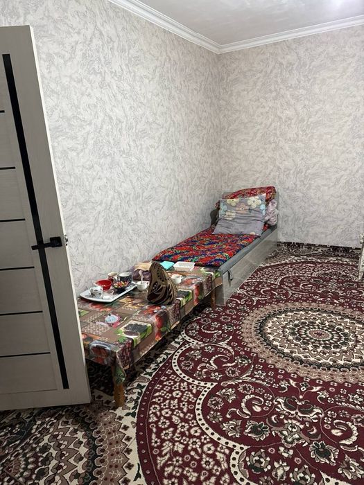 Яшнобадский район. Домик на земле.