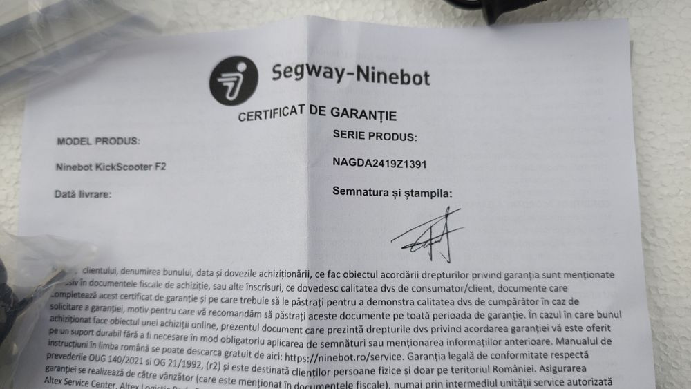 Vând trotineta electrica Ninebot KickScooter F2