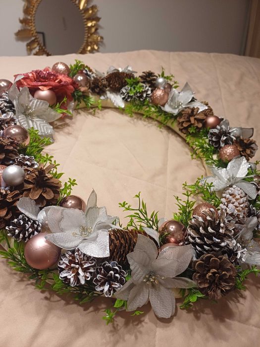 Продам венок новогодний,диаметр60 см ручной работы