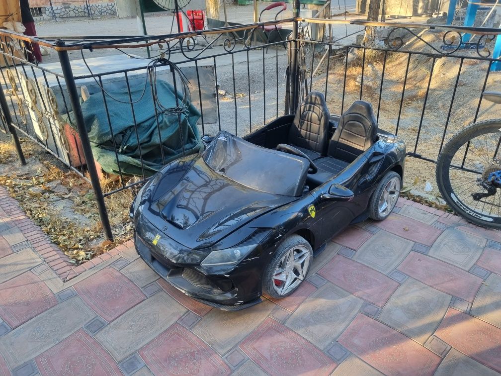 Ferrari moshincha sotiladi