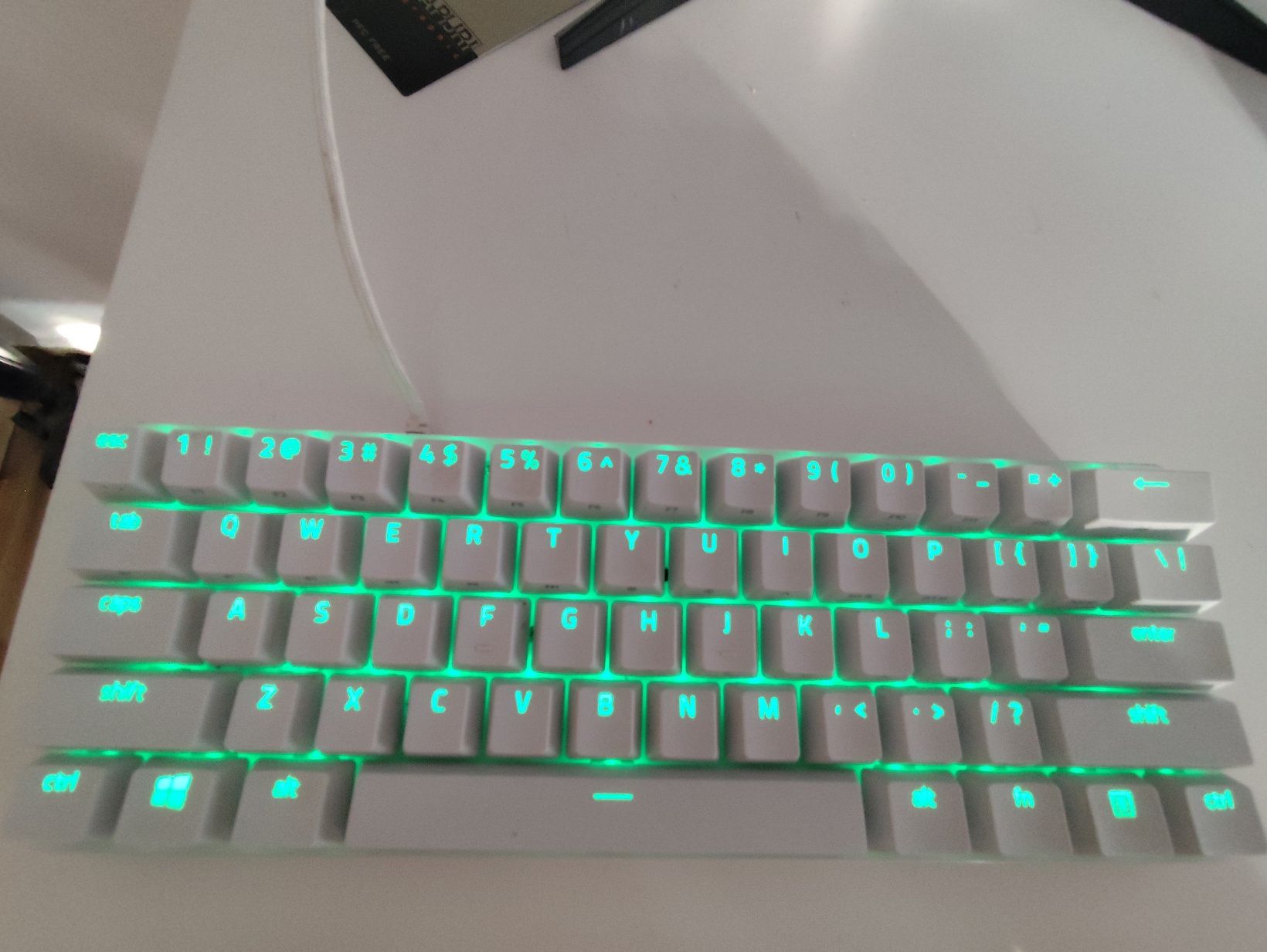 Razer huntsmant mini бяла