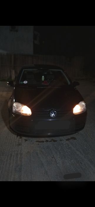 Vând Volkswagen Golf V