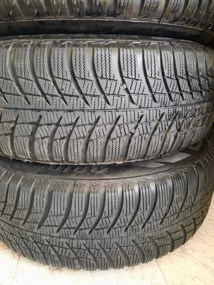 4 Броя 215/65/17 Bridgestone 2бр - 7,2мм, 2бр - 6мм 2019дот