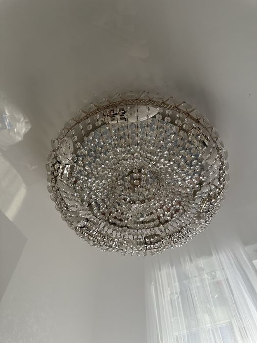 Продам люстру в отличном состоянии