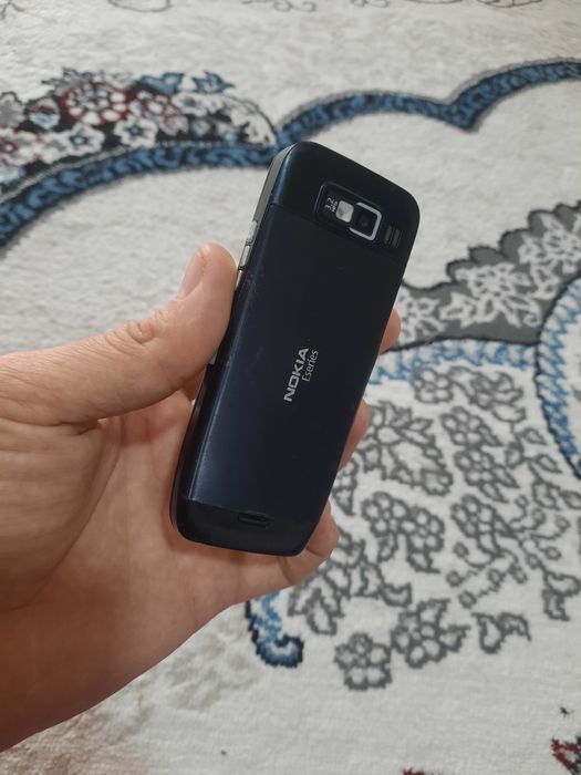 Nokia E52 sotladi
