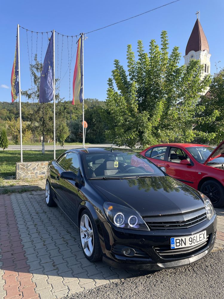 Vând Opel Astra TwinTop (cabrio)