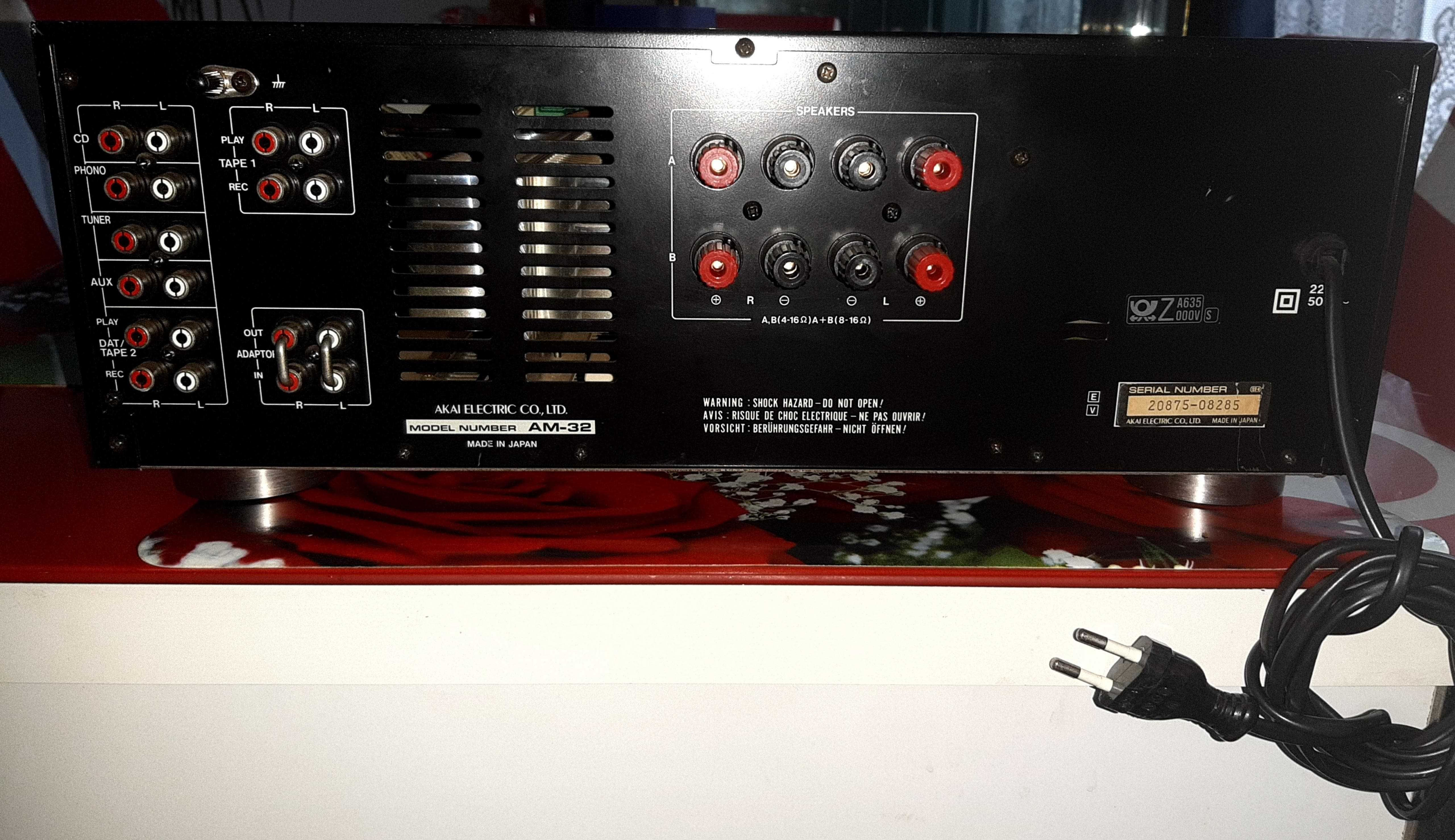 AKAI Stereo Amplifier AM-32