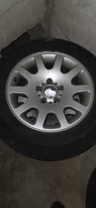 Джанти с гуми свалени от БМВ Е38