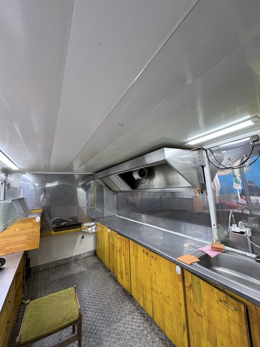 Продавам каравана за бързо хранене