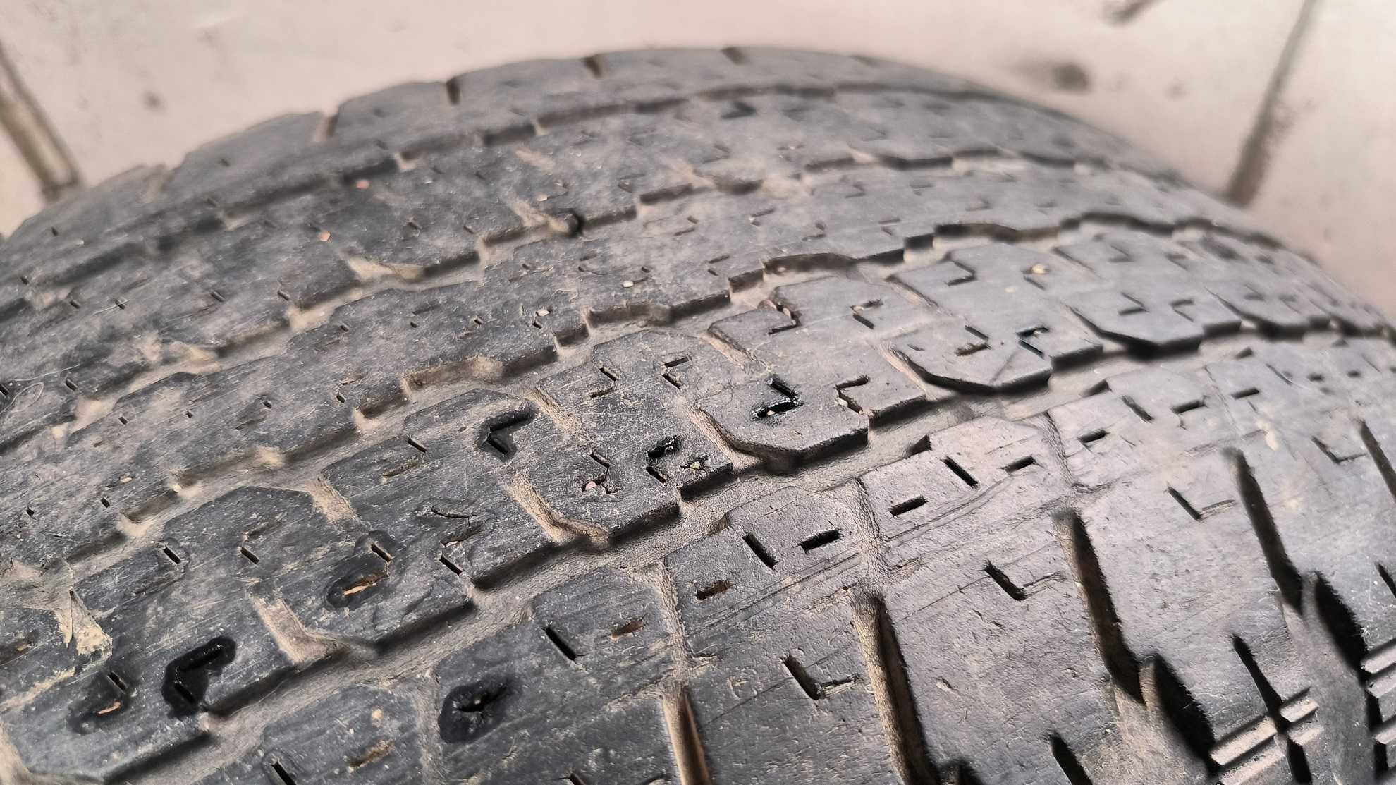 Продам всесезонные шины Bridgestone Dueler H/T P265/65 R17 110S