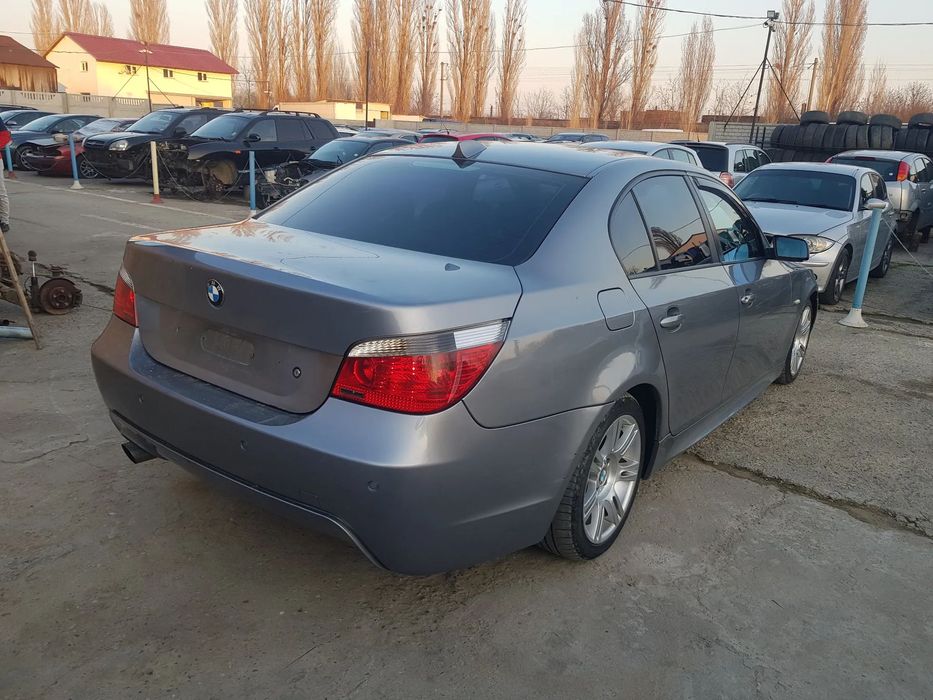 USA FATA DREAPTA/USA SPATE DREAPTA/CAPOTA-PORBAGAJ/ARIPA FATA STANGA-DREAPTA BMW E60 2006