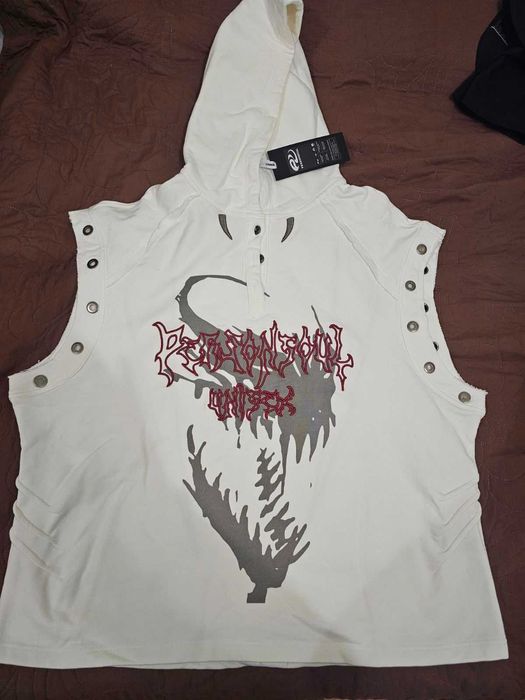 Спортен потник с качулка - НОВ