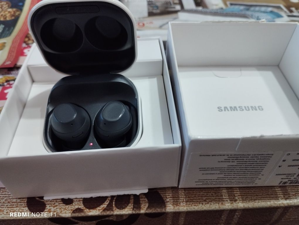 Слушалки Samsung galaxy buds fe/ нови/