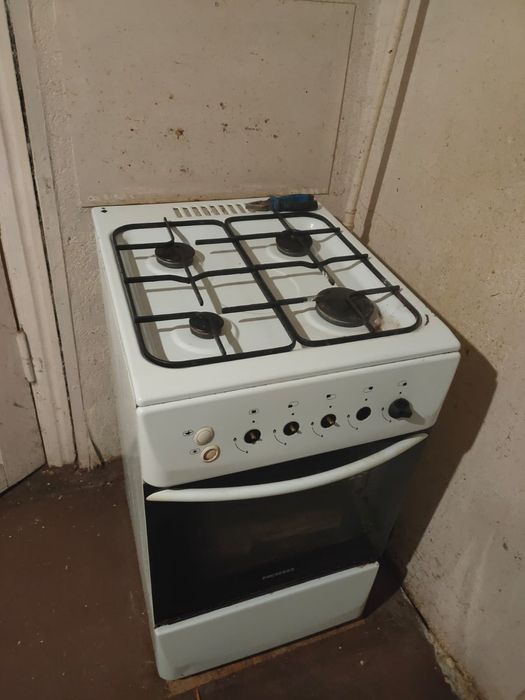 Продам газ плиту
