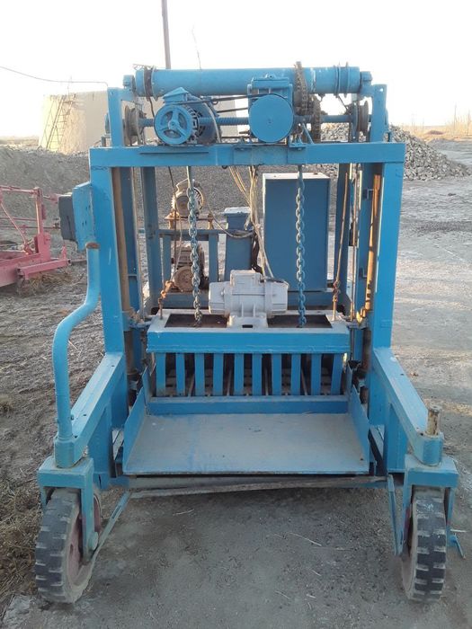 Meshalka va shlakablok chiqaruvchi aparat sotiladi