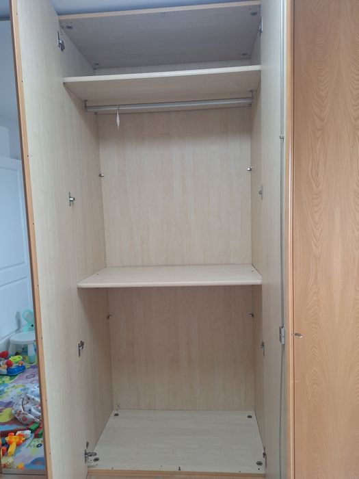 Vând dulap foarte incapator