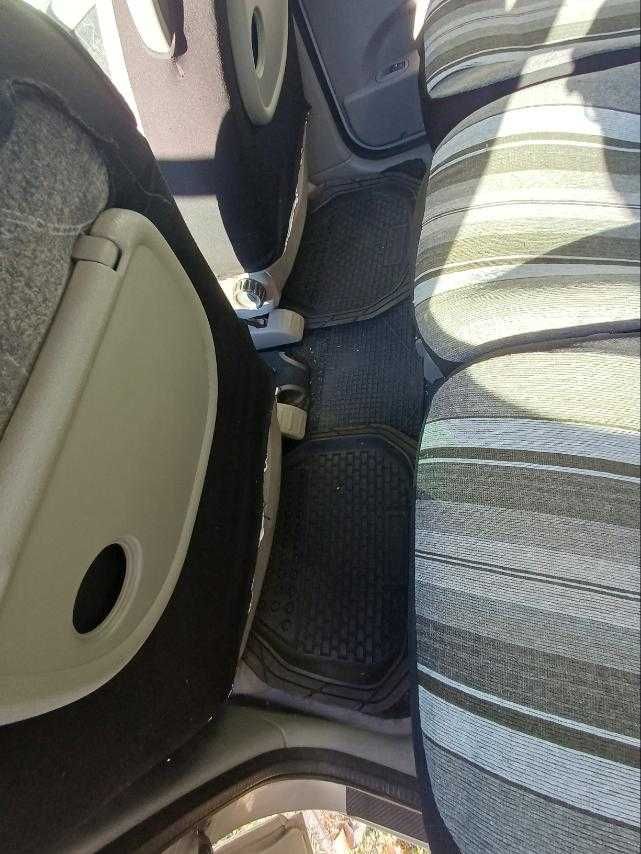 Продавам в много добро състояние кола Renault Scenic 1.6 Бензин 2000г