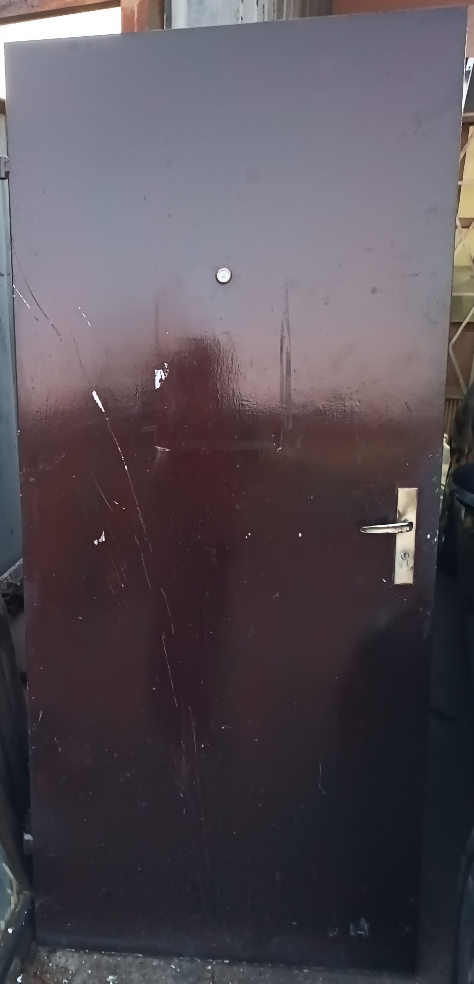 Метална     врата