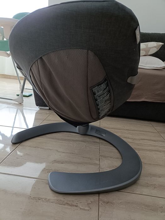 Balansoar Nuna Leaf Grow cu bară de jucării – gri, stare bună