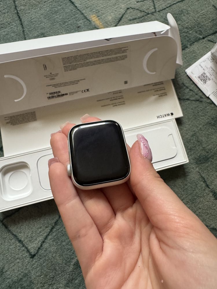 Apple Watch SE 44mm Silver Aluminum
