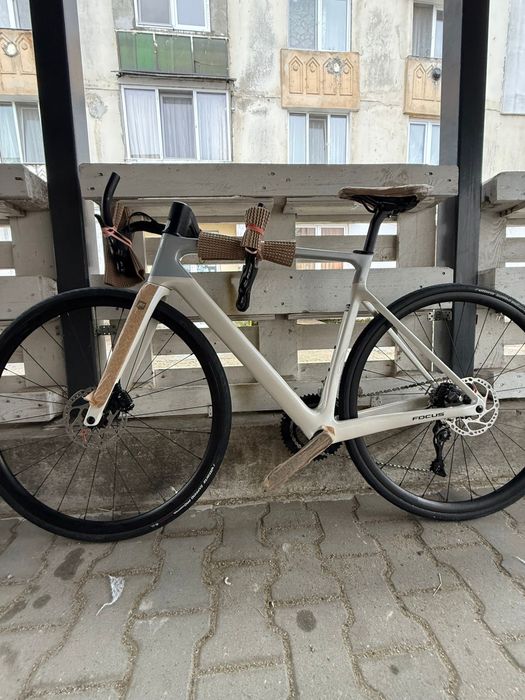 Bicicleta noua Focus Izalco Max 8.7 full carbon