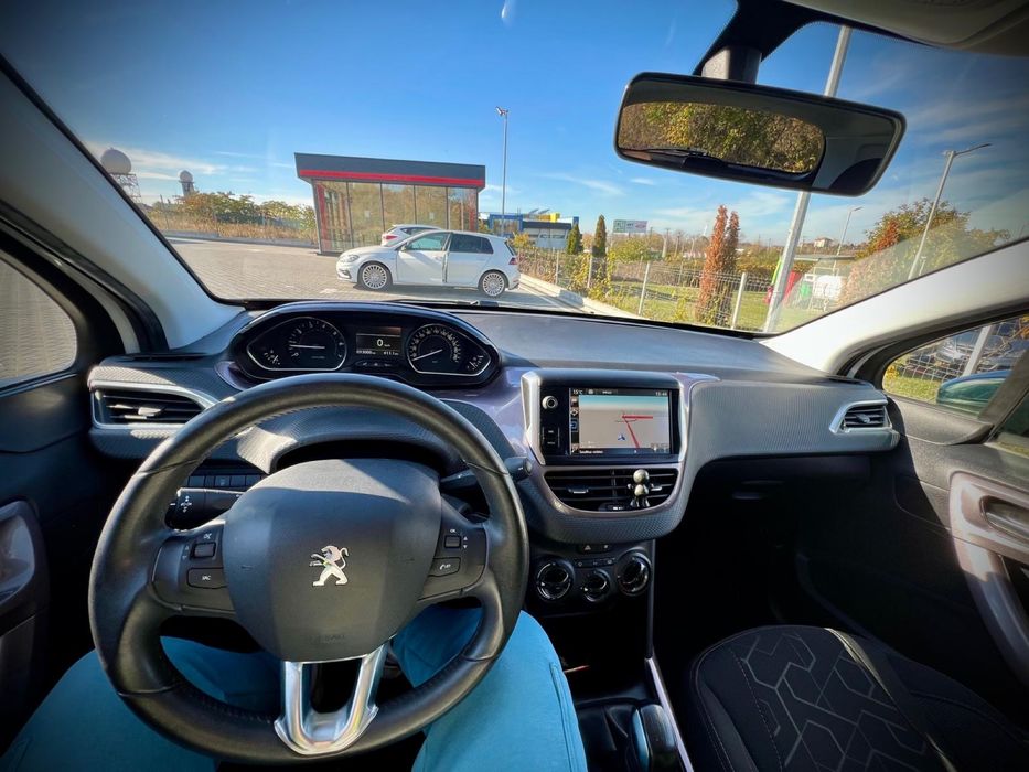 Peugeot 2008 An: 11.2015  1.2 benzina !!