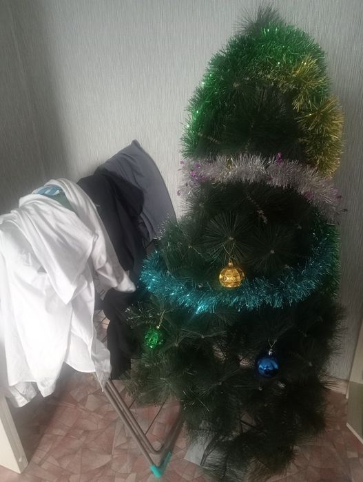 Искуственн ая ёлка на новый год