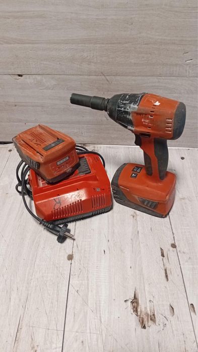 Impact Hilti cu incarcator si 2 baterii .