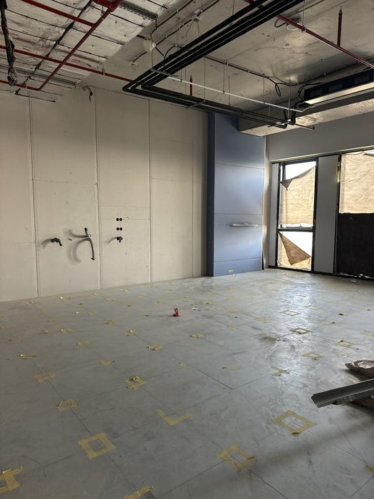 Монтаж фальшпола и кавролана с гарантией качества