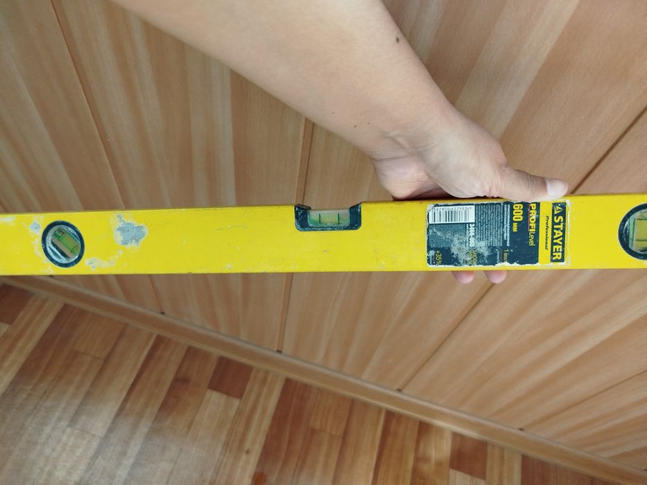 Продам уровень строительный