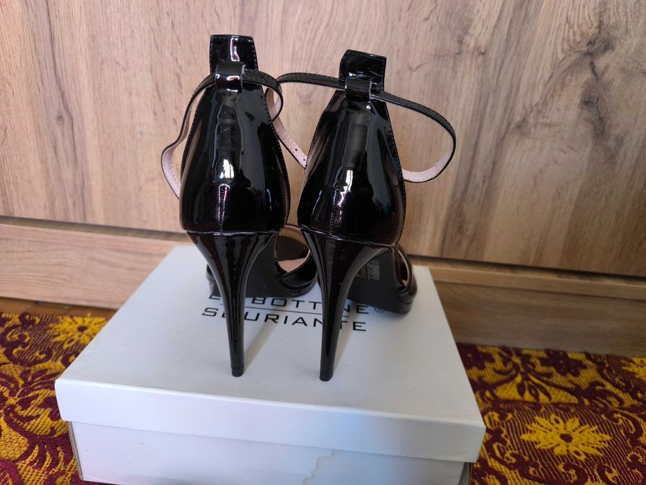 Елегантни обувки с висок ток