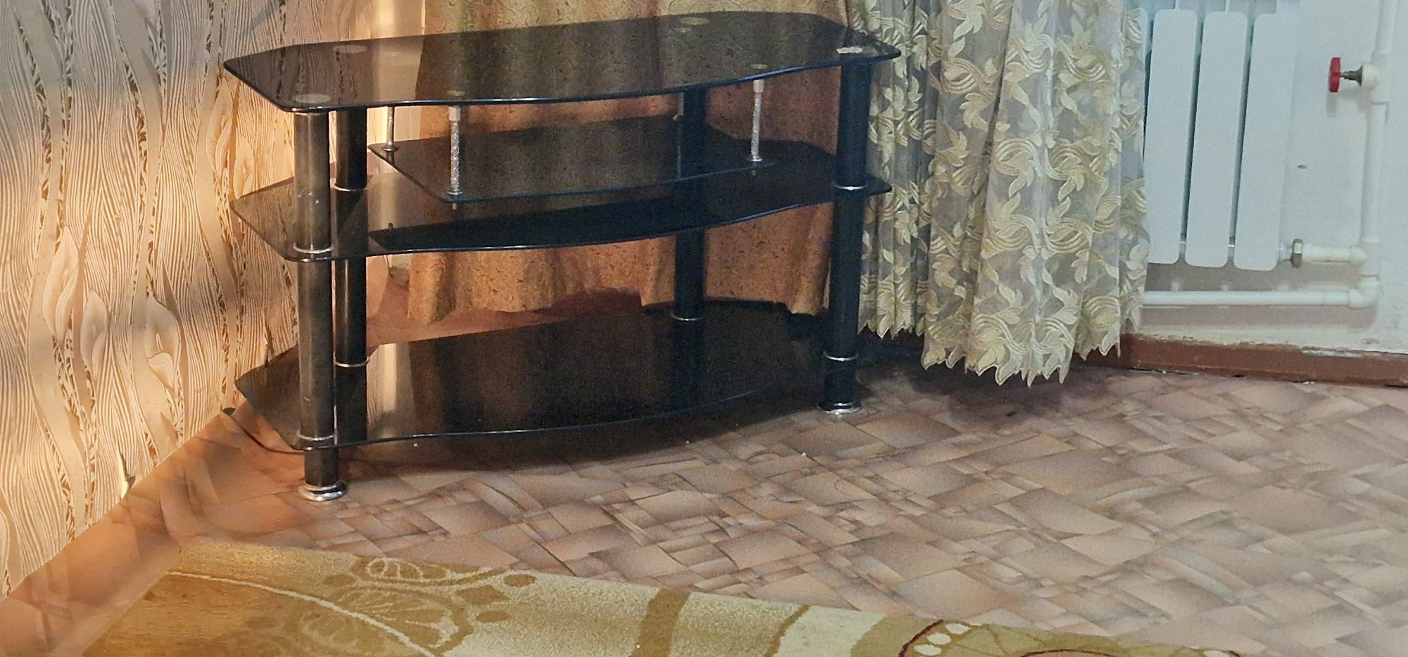 тахту и подставку под тв даром