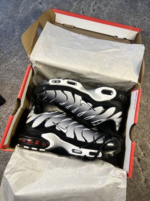 Чисто Нови Nike Air Max Plus Маратонки - 43 Номер