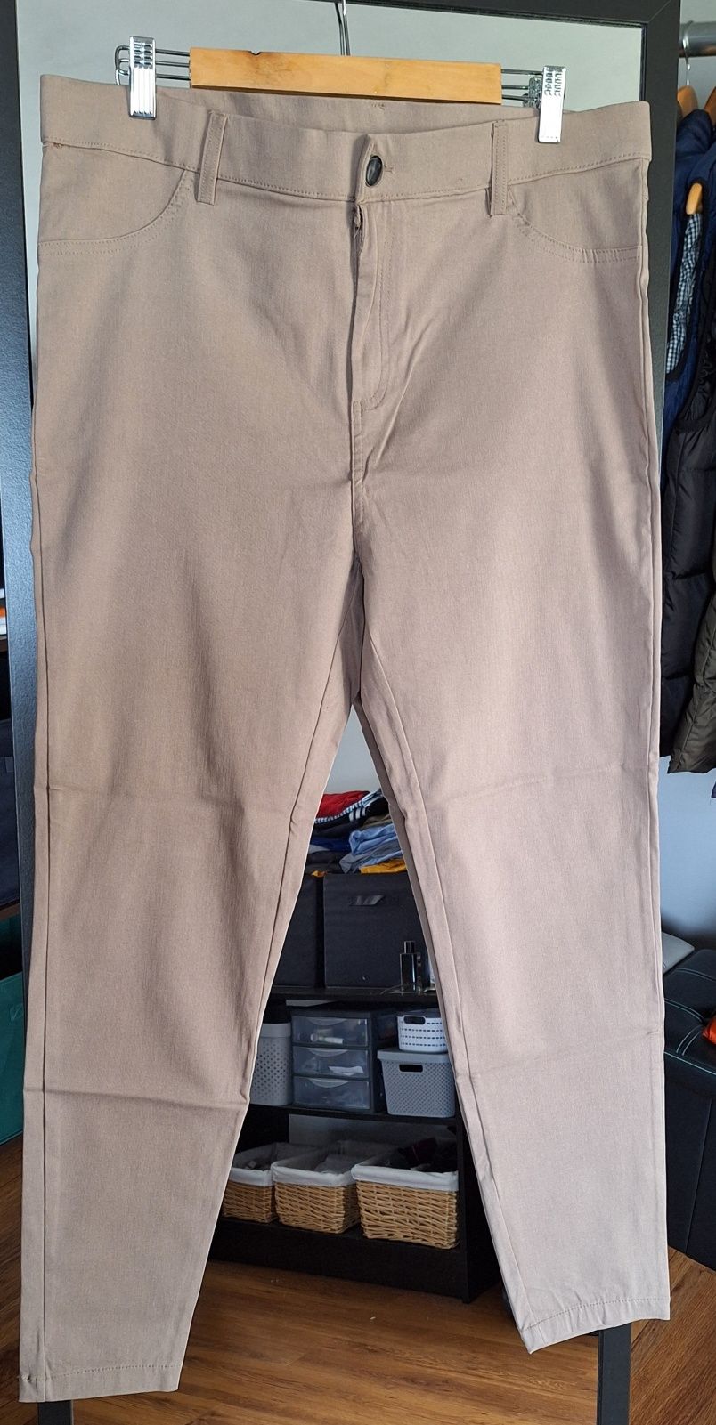 Vând pantalon damă, culoare crem-bej, mărimea 44-46