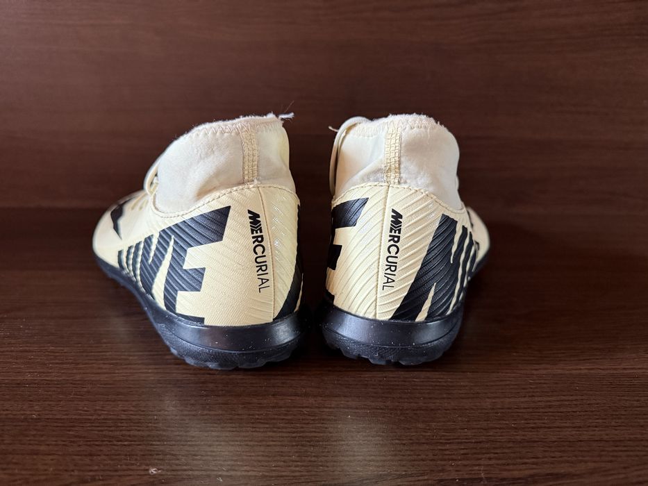 Стоножки  футболни обивки Nike Mercuria