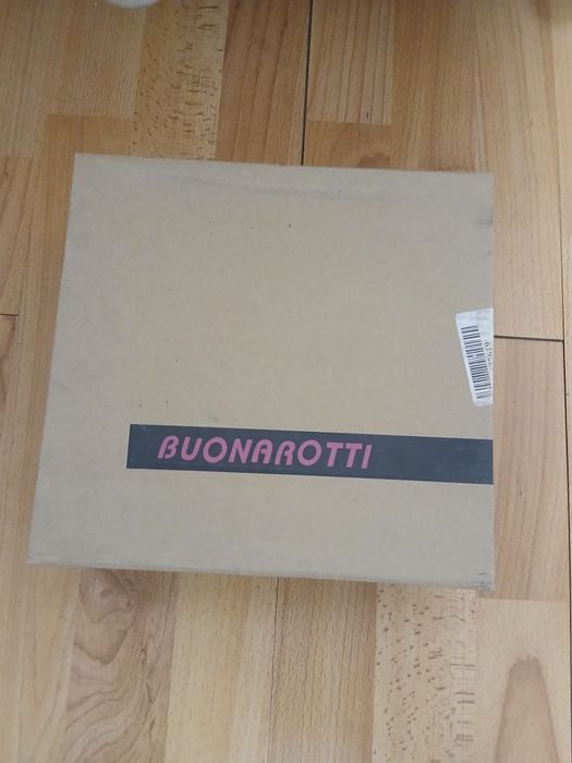 Vând sandale ptr.damă