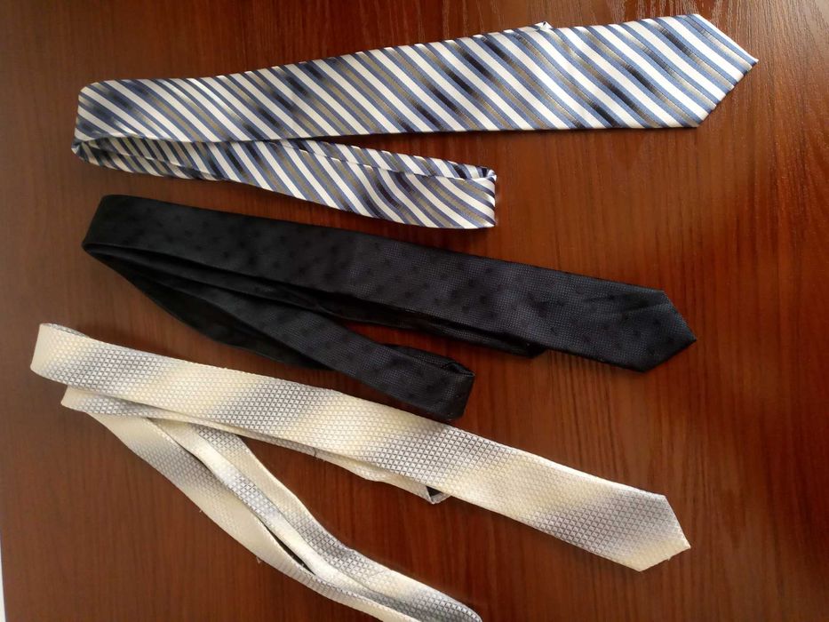 Современные галстуки в отличном состоянии. Цена за все 3шт 50 тыс