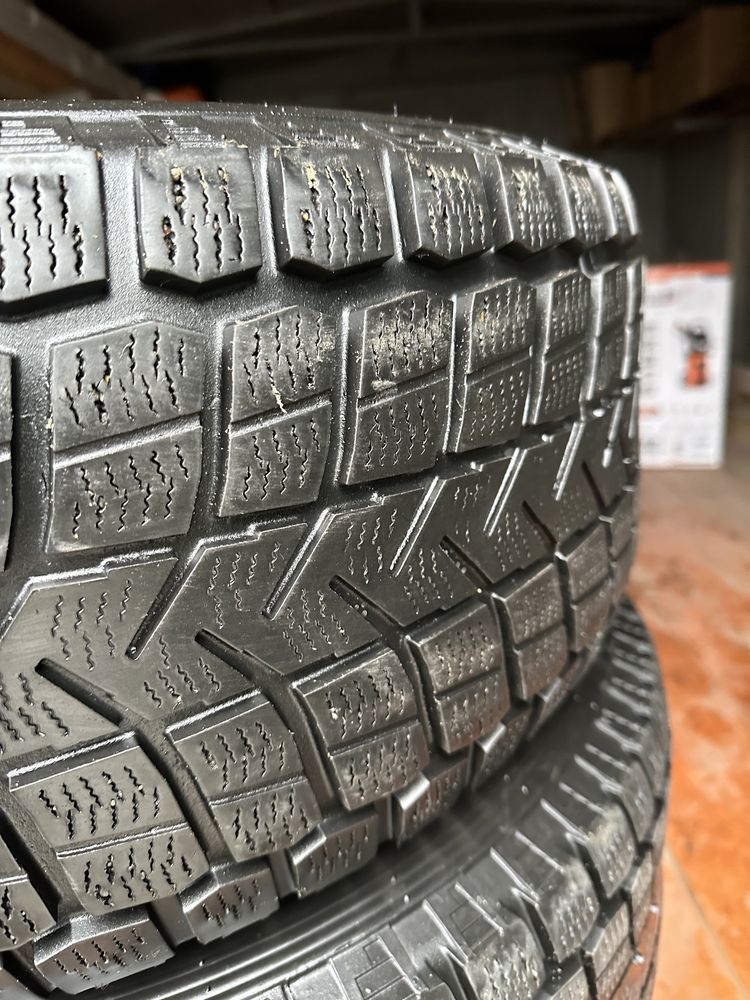 Продам резину зимнюю MAXXIS в отличном состоянии, без порезов и грыж.