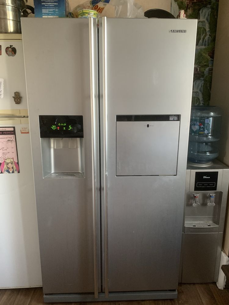 Холодильник Samsung RSH1KLMR [2, No Frost]