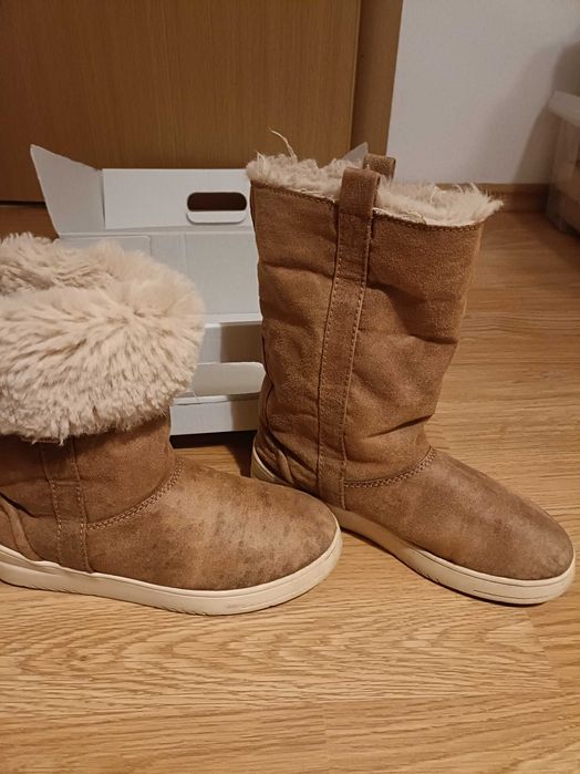 Cizme Zara 34 tip ugg