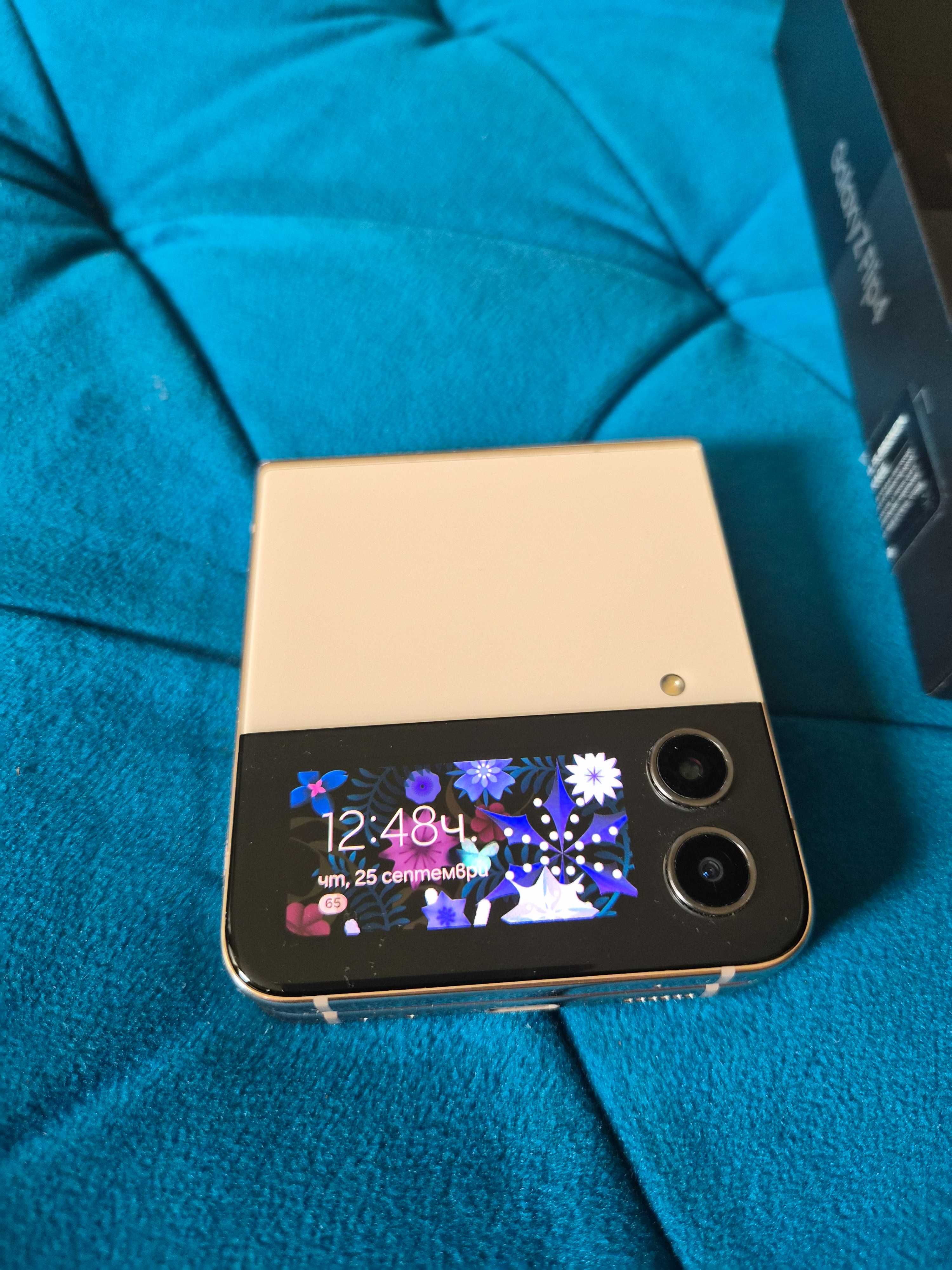 Samsung  Galaxy Z flip4