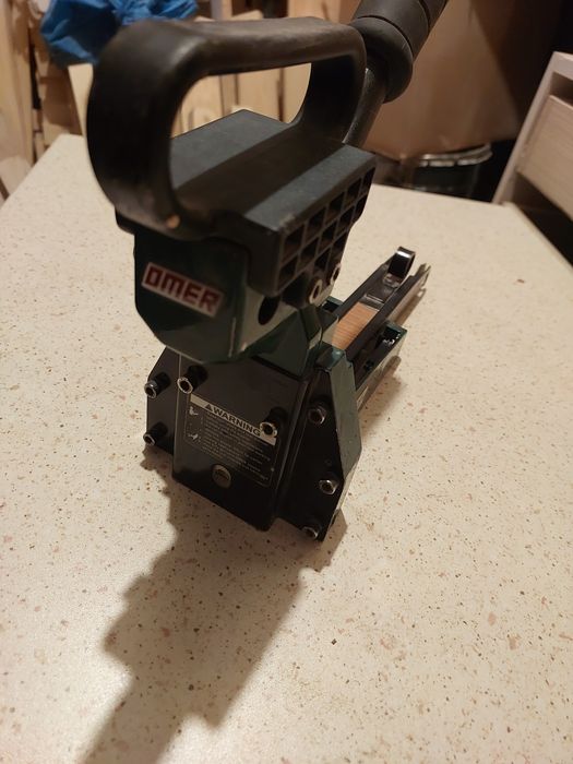 Capsator de Ambalaje si Cutii de Carton