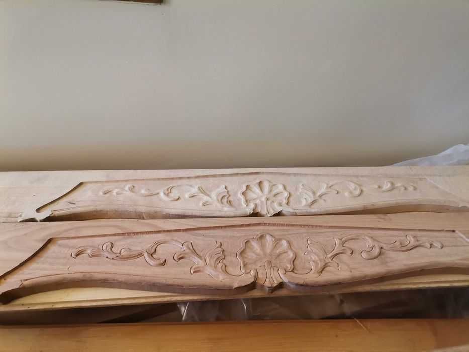 Panou lemn sculptat manual