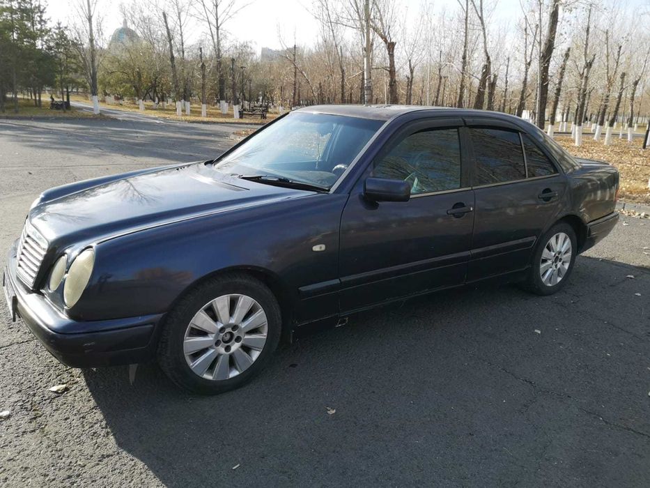 Mercedes-Benz E 230