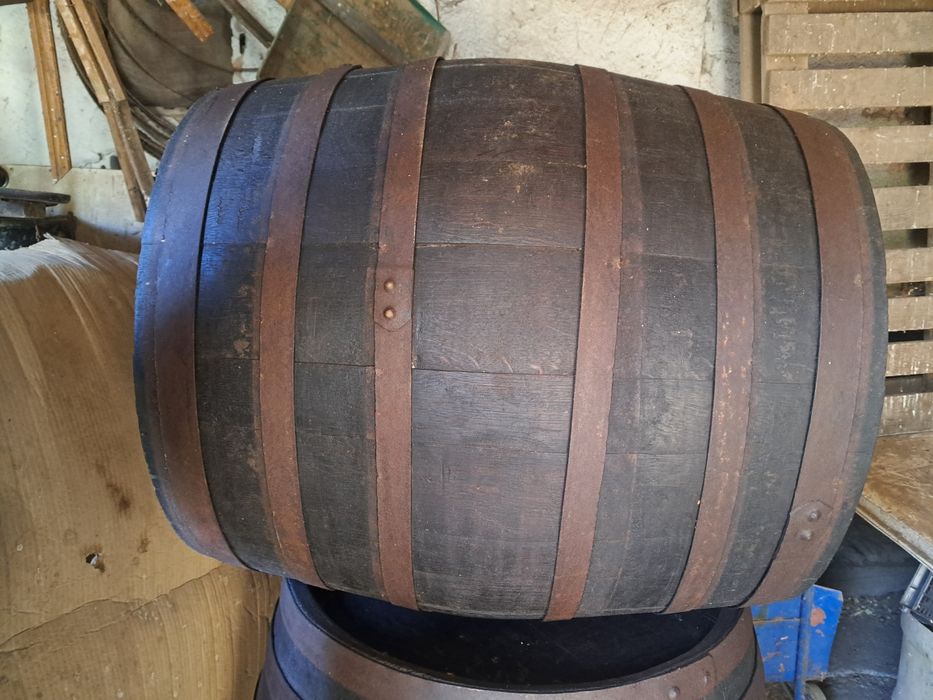 Butoi stejar pentru vin 170 litri 2buc