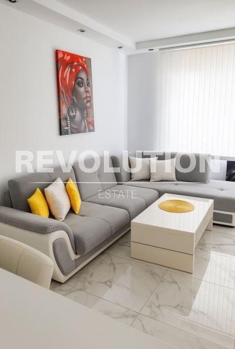 Двустаен апартамент в района на Колхозен пазар!