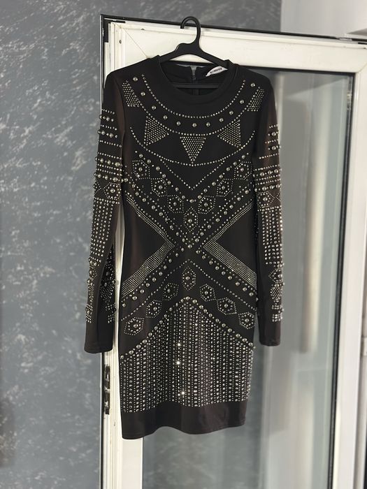 Дамска черна рокля с камъни