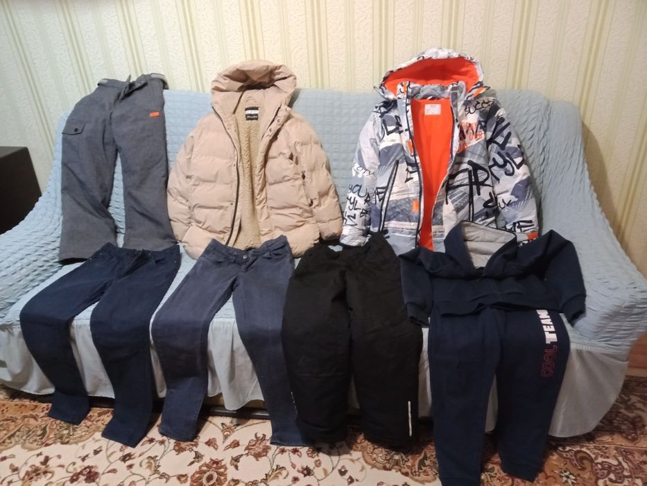 Детские куртки зимние джинсы , брюки теплые , свитер.