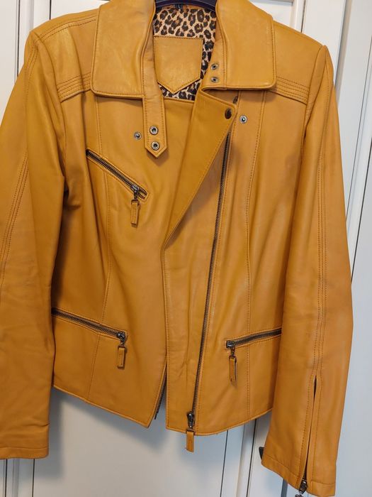 Geaca/jachetă piele naturala mărime M. Guler blana naturală.