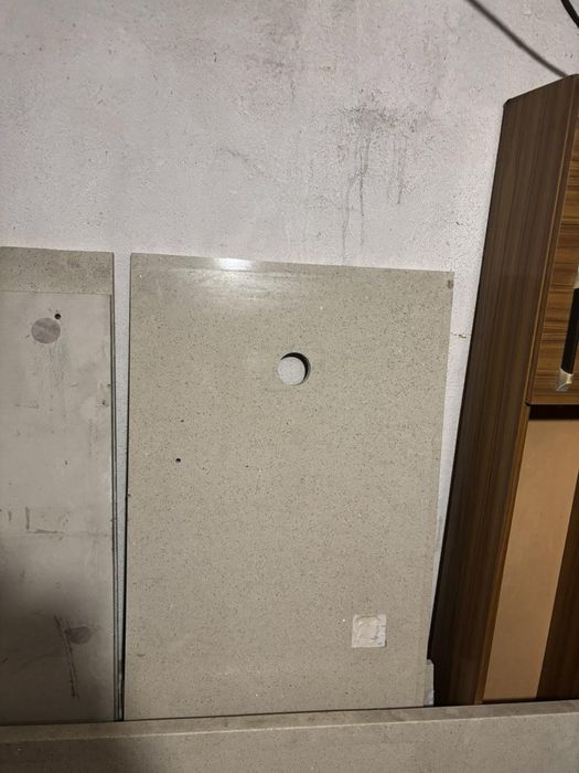 Плот с гръб от гранит